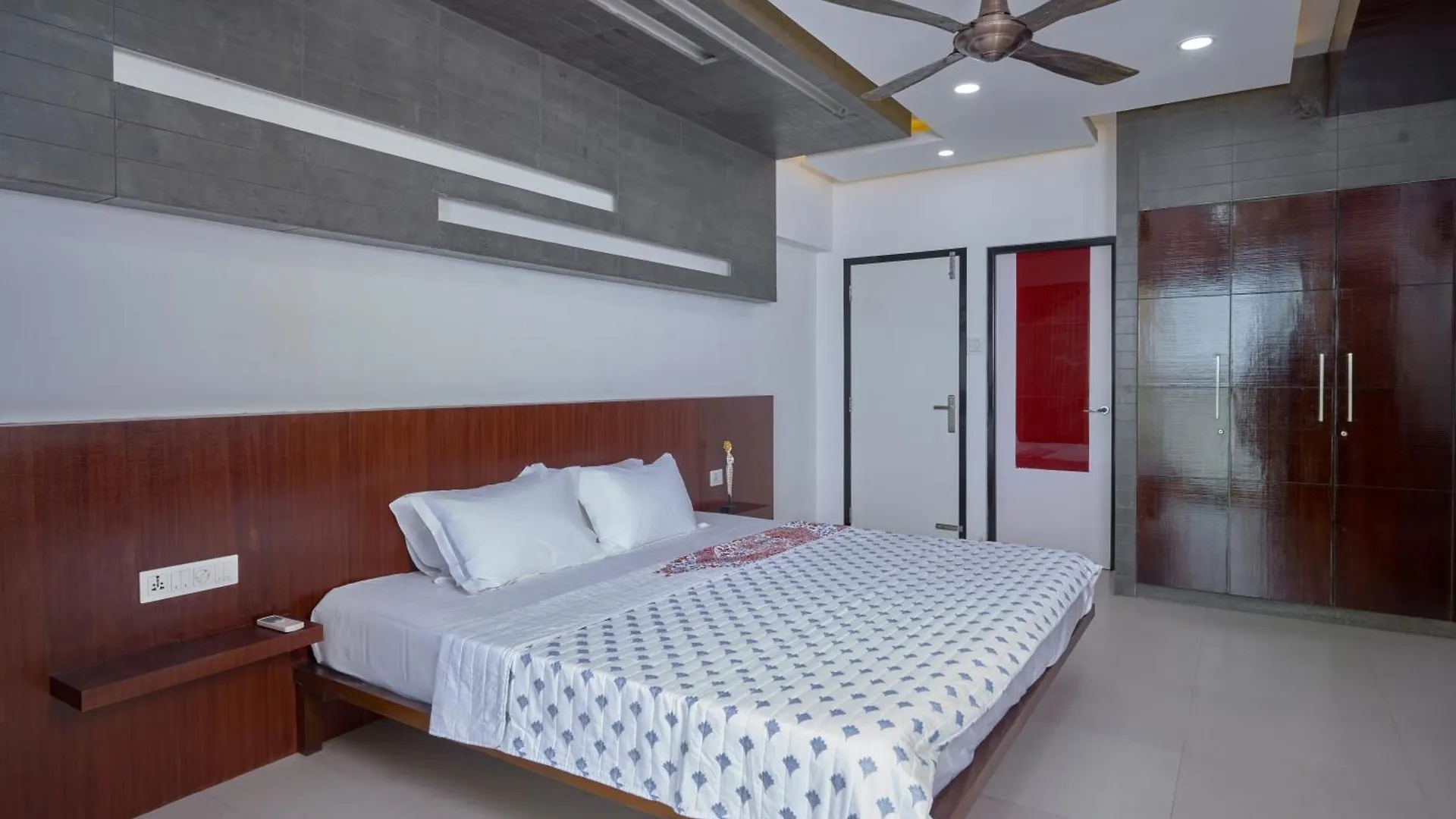 Bayview Retreat Premium Stay At Marine Drive Kochi