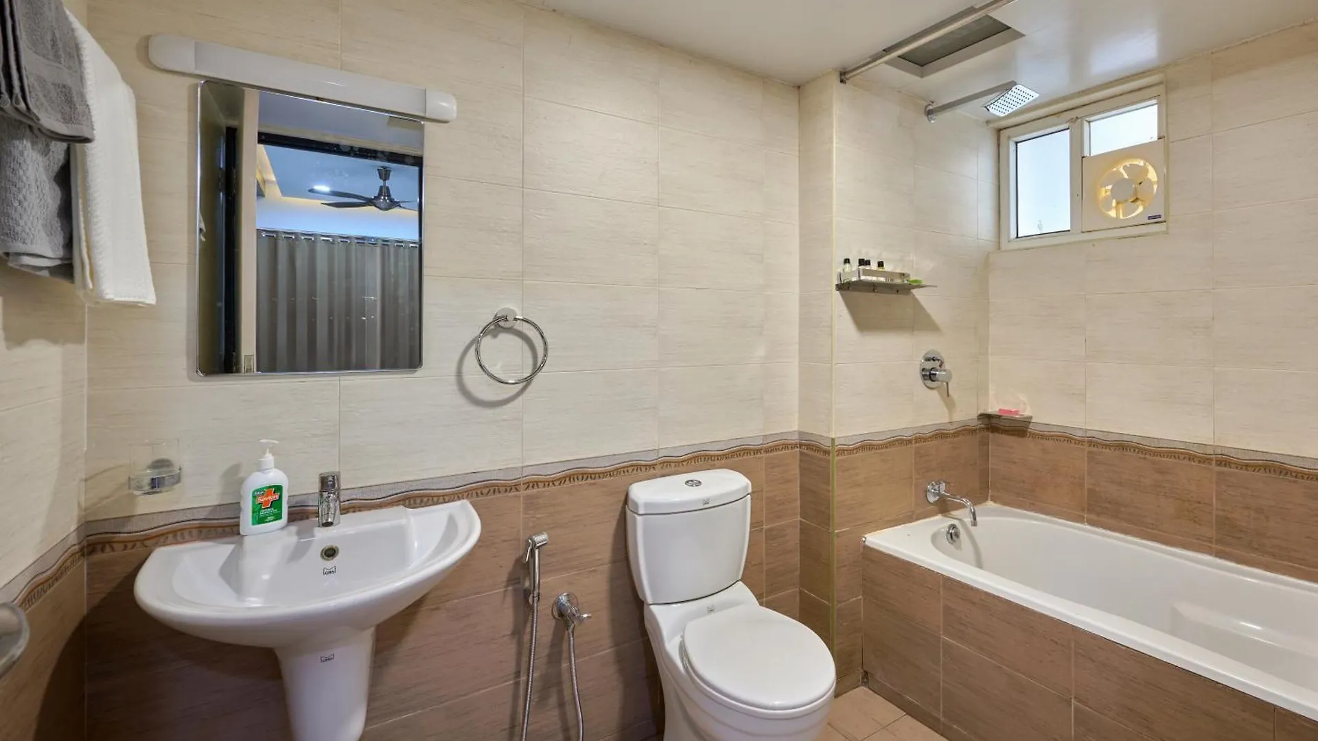 Bayview Retreat Premium Stay At Marine Drive Kochi